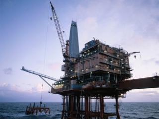 Нефтедобывающая платформа в Северном море.