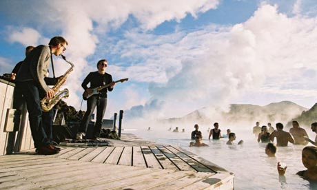 Iceland Airwaves проходит в Рейкьявике, меж ледников и гейзеров, в краю морошки и карликовых деревьев, на родине Бьорк, Sigur Ros и Gus Gus.