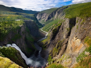 Глубочайшим фьордом в мире считается норвежский Согне-фьорд (Sognefjord) в Норвегии.